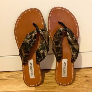 Steve Madden Leopard sandals Size 8